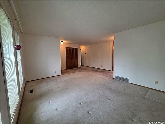 5th image of 2206 Douglas Ave