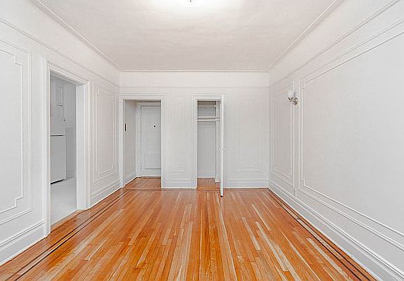 5th image of 3056 30th St APT 5B