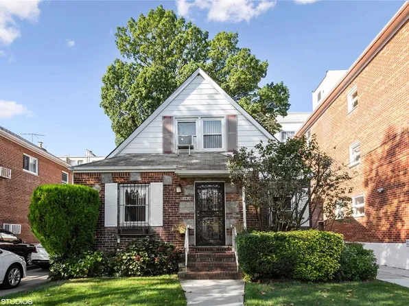 8382 Daniels St, Jamaica, NY 11435