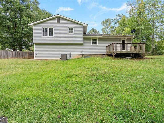 5th image of 28 Cypress Cir