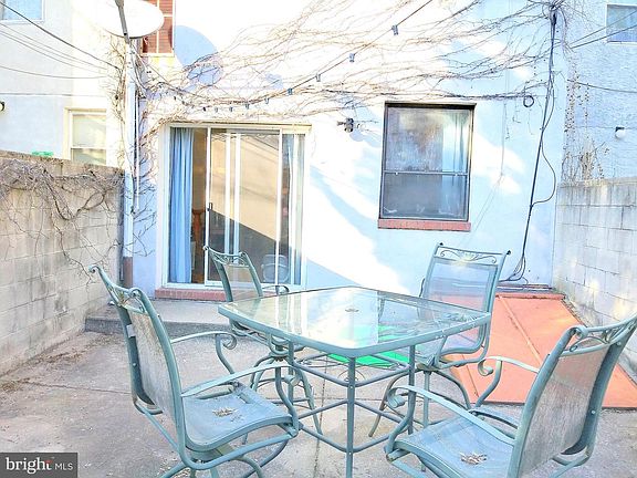 2nd image of 1918 Wallace St #1R-B