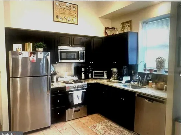 932 Pine St APT 3R, Philadelphia, PA 19107