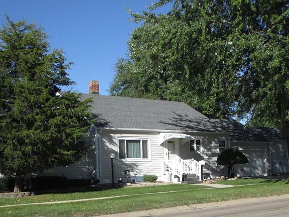 2nd image of 901 9th Ave E