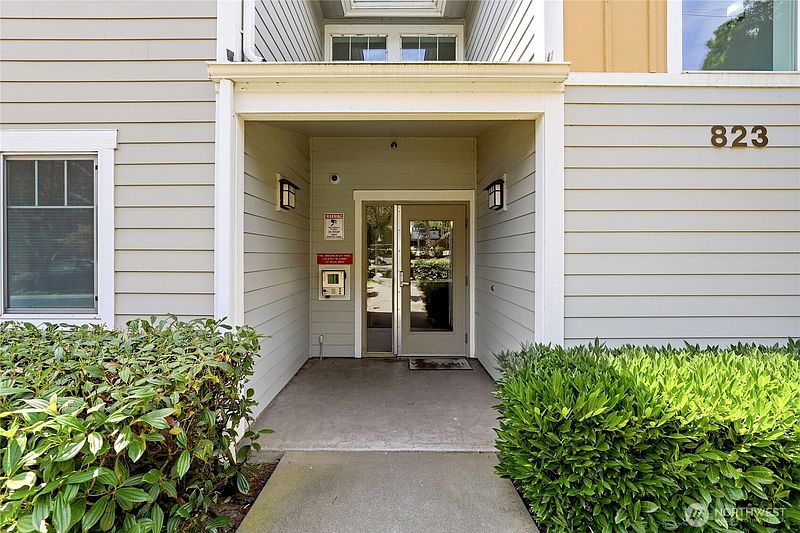 3rd image of 823 Davis Place S #104