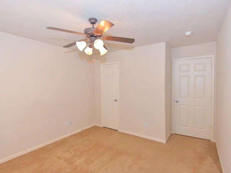 13607 Manor Crest Ln — Photo 21