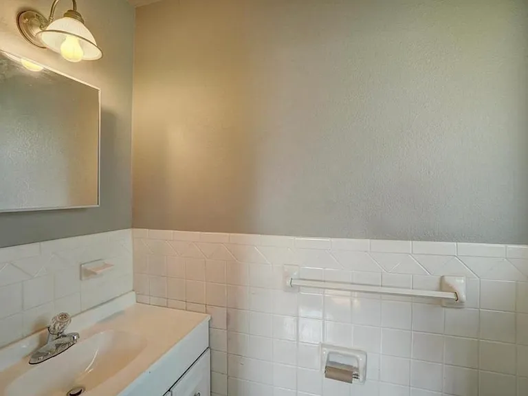 5325 NW Euclid Ave — Photo 18