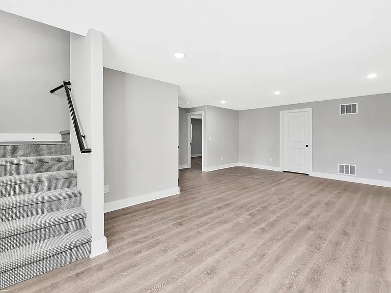 5298-5300 N Toben Dr — Photo 13