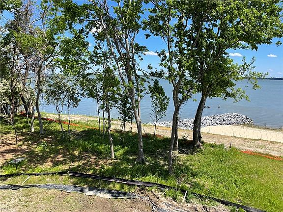 4th image of 38 River Edge Dr