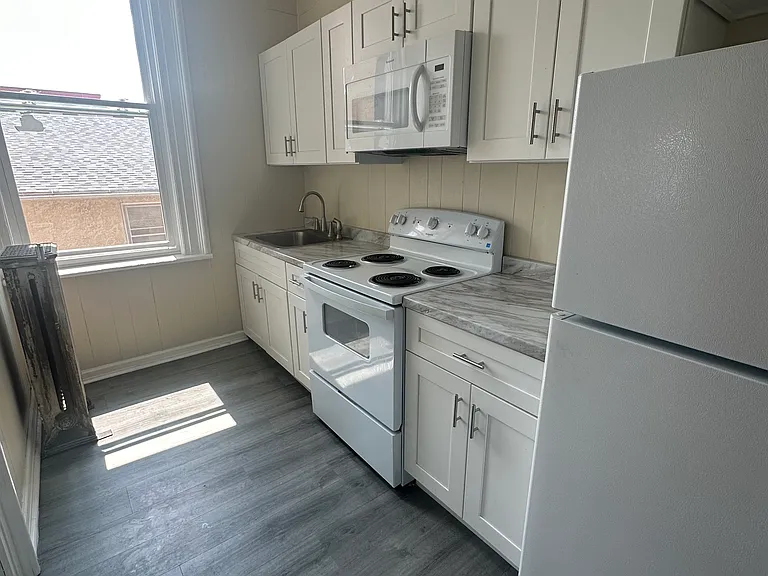 606 Church St #2 — Photo 3