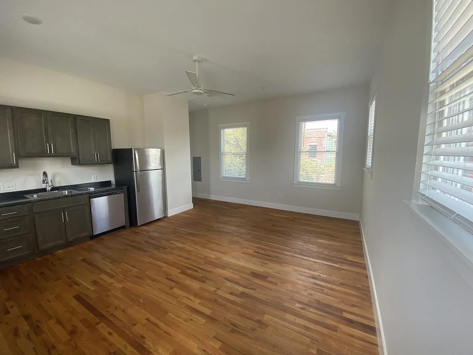 Studio, 481 sqft, $975 — Photo 3