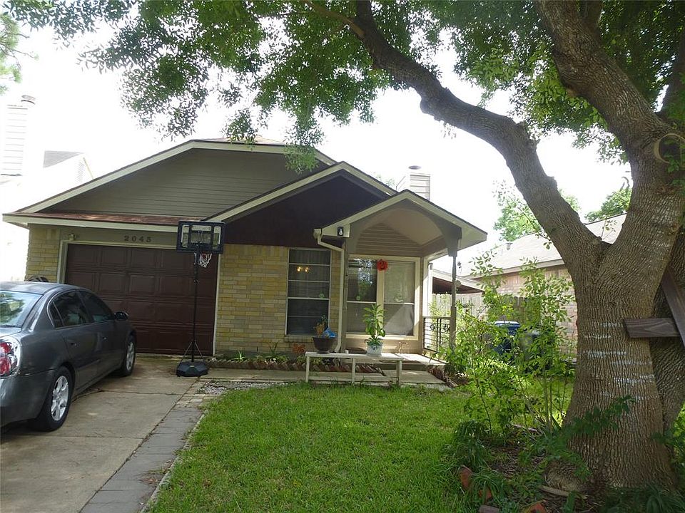 1st image of 2043 Greencourt Dr