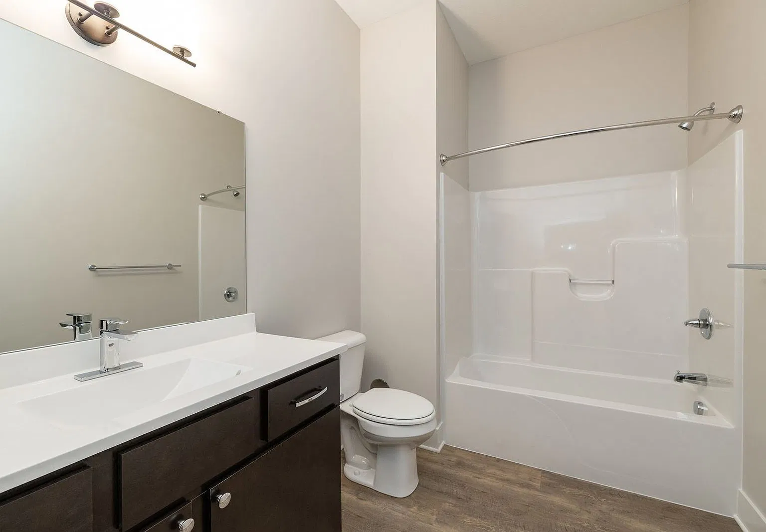 335 Center St — Photo 4
