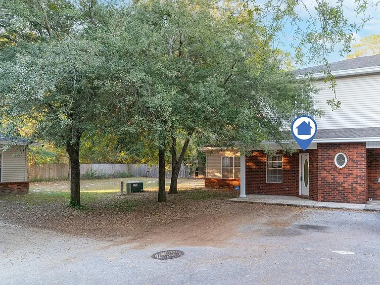 827 Fairview Dr #3 — Photo 3