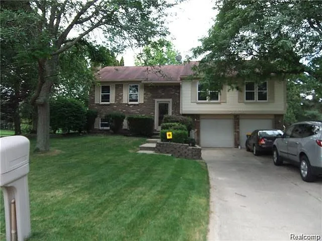 28425 Lake Park Dr photo 1