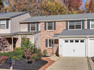 85 Farnwood Rd, Mount Laurel, NJ 08054