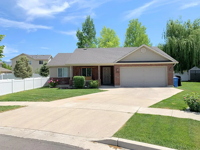 1720 W Meadowview Ct — Photo 1