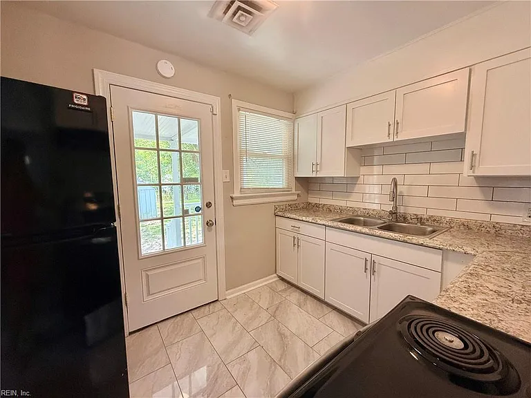 1182 Duncan Dr — Photo 6