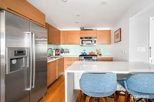 Sold by Triplemint | media 3
