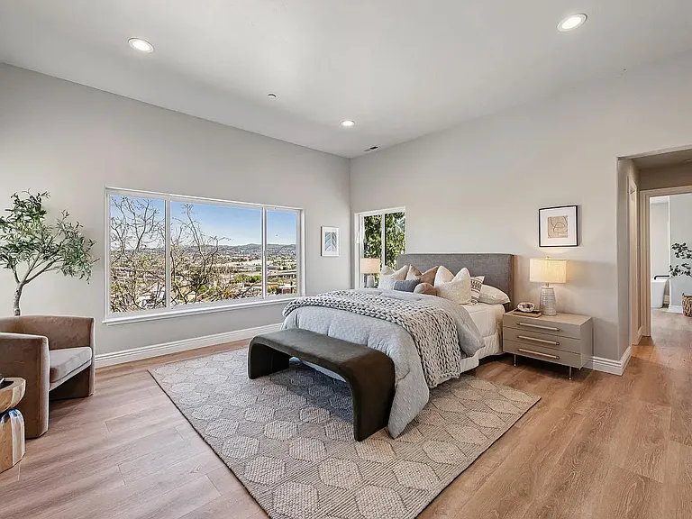 314 Golden Gate Ave — Photo 4