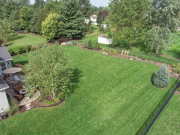 4th image of 38W392 Berquist Dr