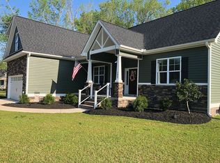 103 Castle Ct, Washington, NC 27889