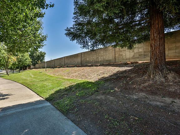 4th image of 8215 Montreux Way