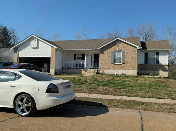 1201 Pinewood Dr, Pacific, MO 63069