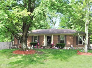 8005 Harrod Wood Ct, Louisville, KY 40291