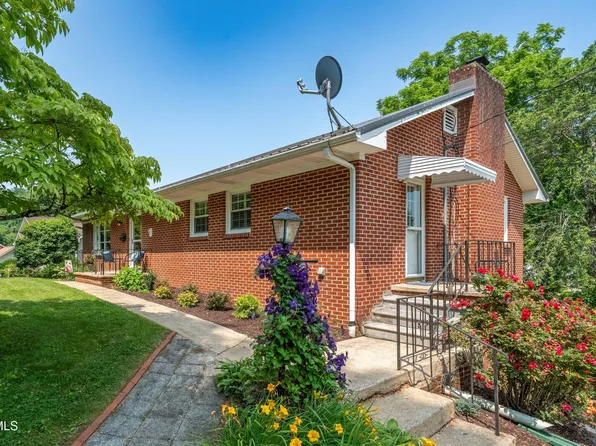 1623 Charlotte Dr, Elizabethton, TN 37643