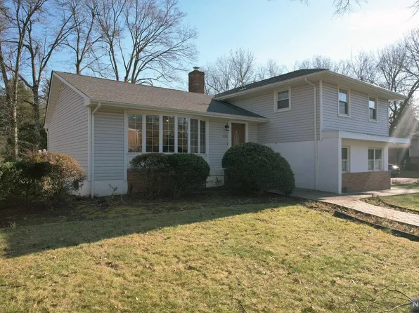 324 Knickerbocker Rd, Cresskill, NJ 07626