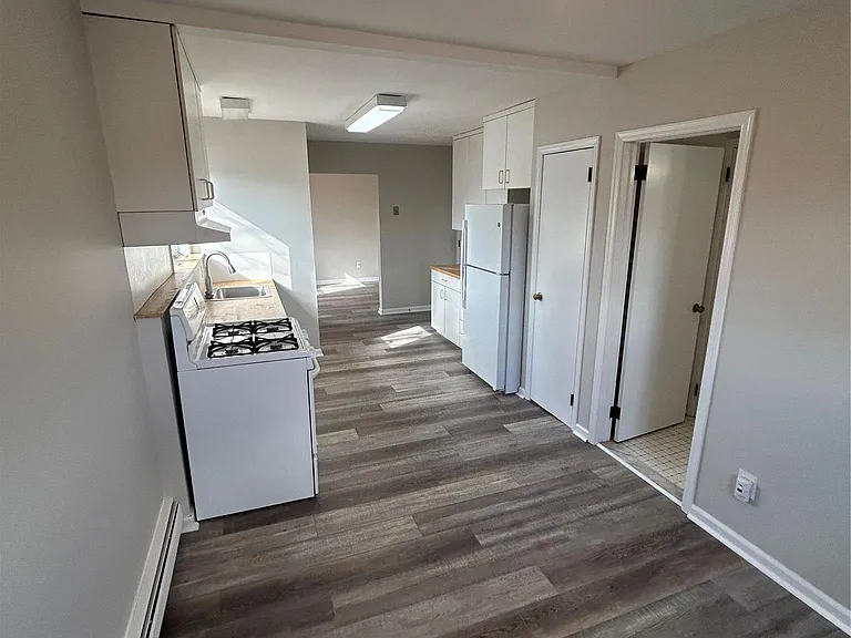 944 Union St #B — Photo 4