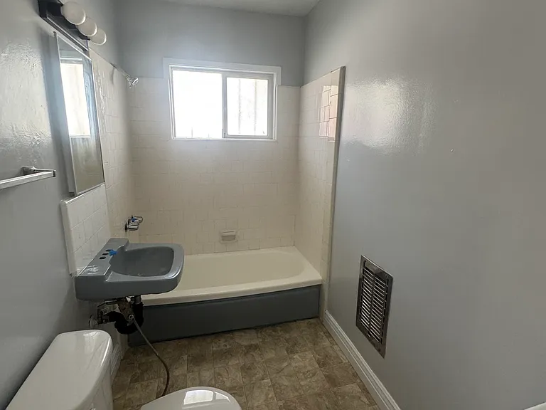 1947 S Shenandoah St #5 — Photo 7