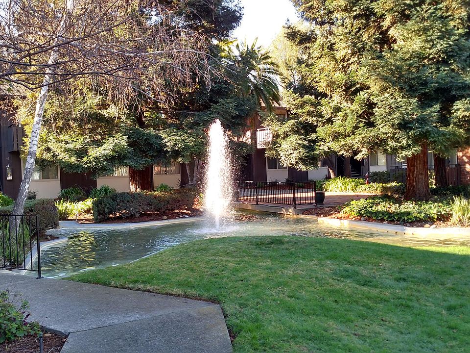 Large Fountainbrook Fountain on Grounds