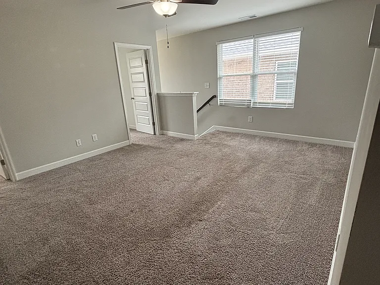 326 Banbury Dr — Photo 15