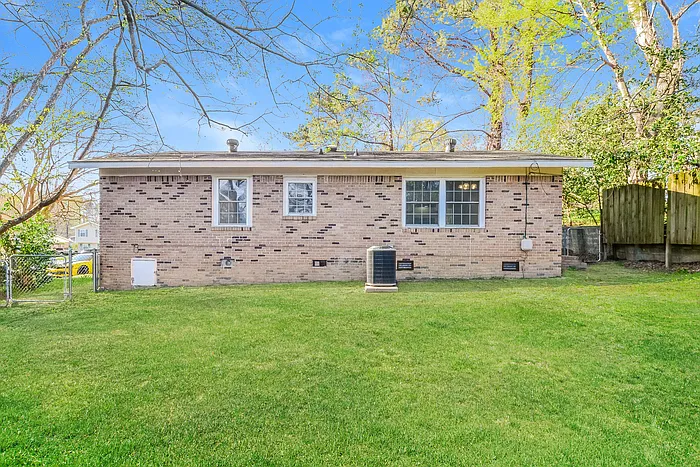 1033 Dawson Dr — Photo 11