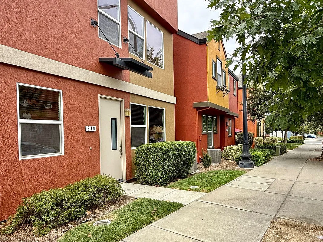 2 bed, 2.5 bath, 1401 sqft, $2,599 — Photo 2