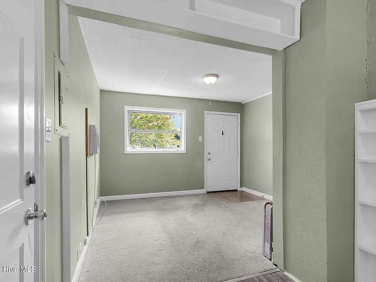 304 N B St — Photo 8