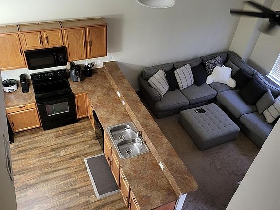 3rd image of 953 Hollymeade Cir