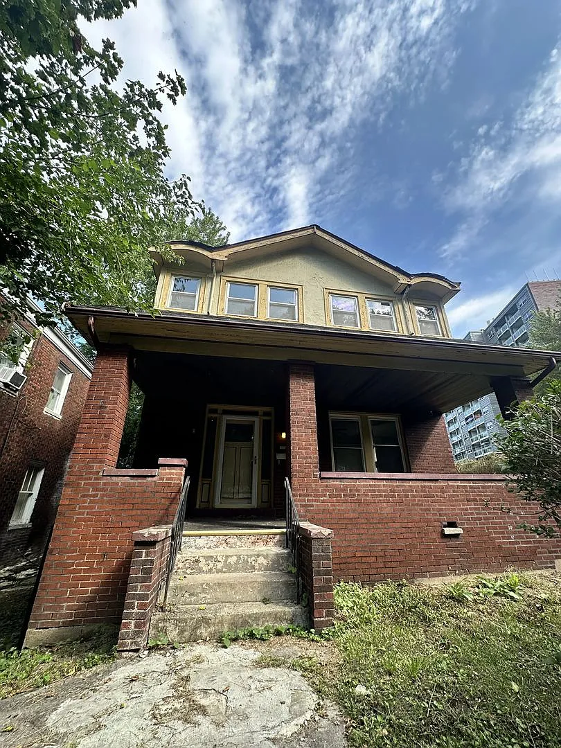 Spacious 3 Bed 1.5 Bath Single Family Home | Perry South — Photo 2