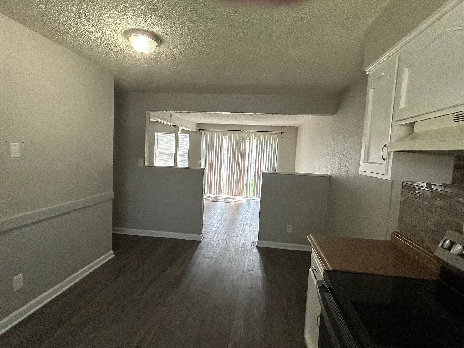 3 bed, 1.5 bath, 1369 sqft, $1,200 — Photo 2