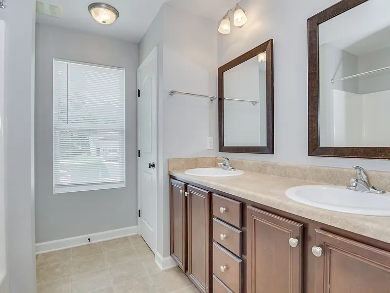 511 Sebastian Dr — Photo 35