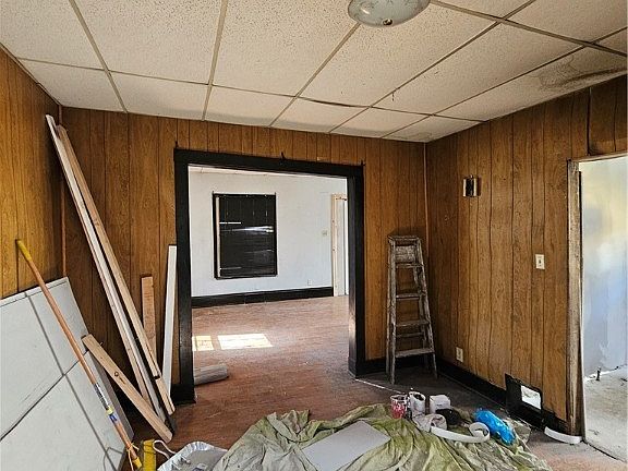 4th image of 845 East Ave