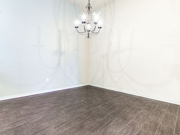 4th image of 521 Creekside Cir