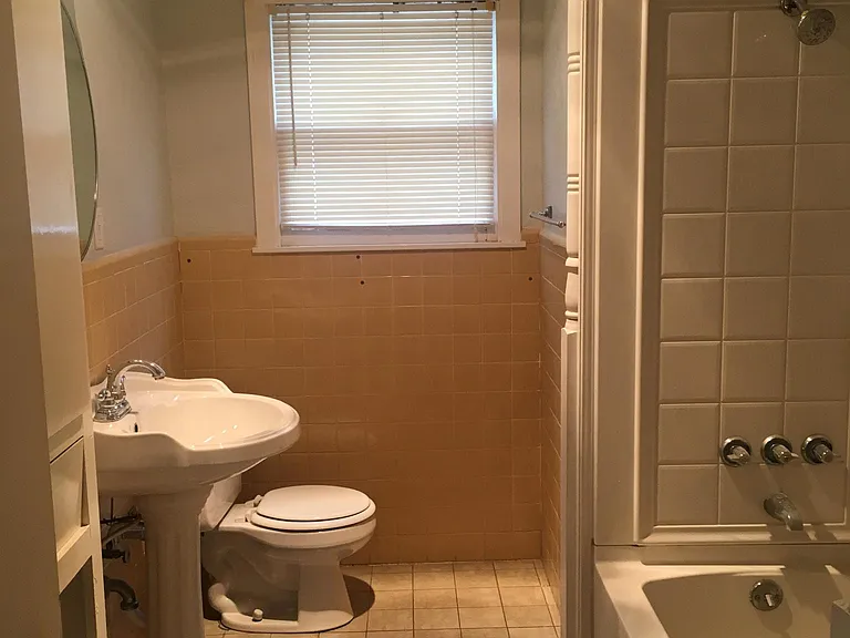 2317 College St — Photo 14