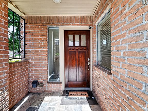 4th image of 14222 Stokesmount Dr
