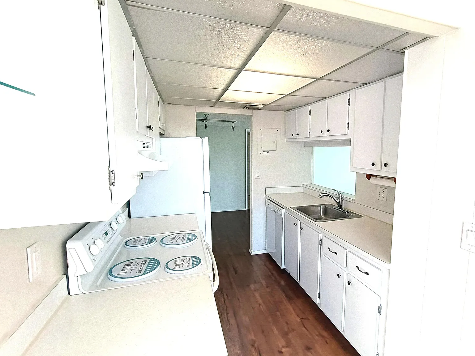 2 bed, 1.5 bath, 911 sqft, $1,900 — Photo 2