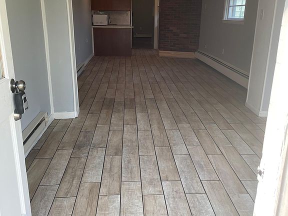 4th image of 1024 Westport Dr APT 1