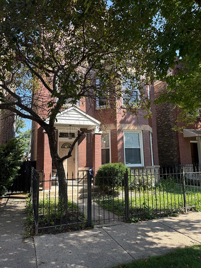2 bed, 1100 sqft, $1,385 — Photo 1