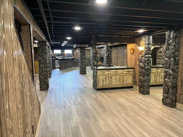 7 Dumbarton Dr, Saint Louis, MO 63132