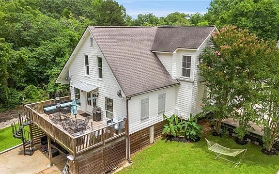 4th image of 921 Carriage Way